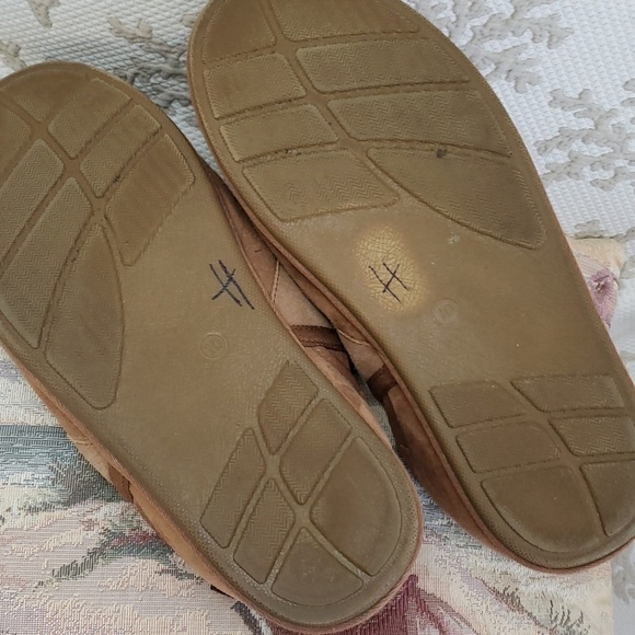 UGG Leisure Slip On Men\'s Suede Sheepskin Slipper Tan, Size 10 main image 8